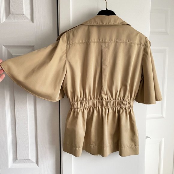 ** AS IS ** Gucci Short Sleeve Jacket, fits like size 2/4 US - Picture 2 of 12